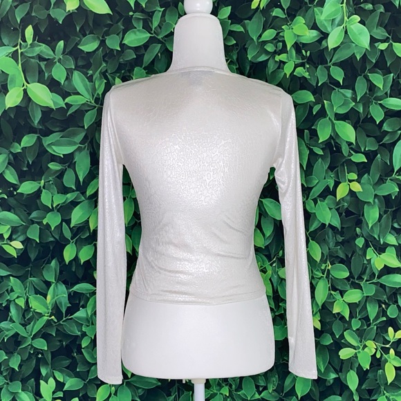 SHIMMER PEARL CROC-PRINT LONG-SLEEVE TOP · SIZE S - Picture 4 of 6
